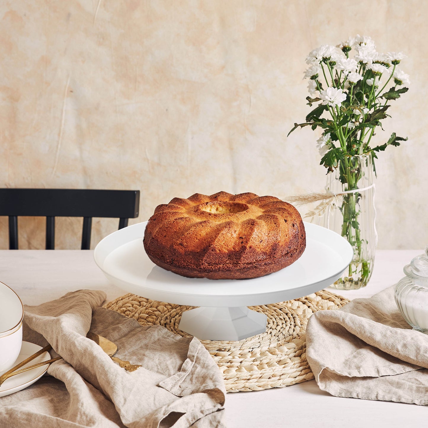 10.5" round stands were chosen for compact dessert displays.