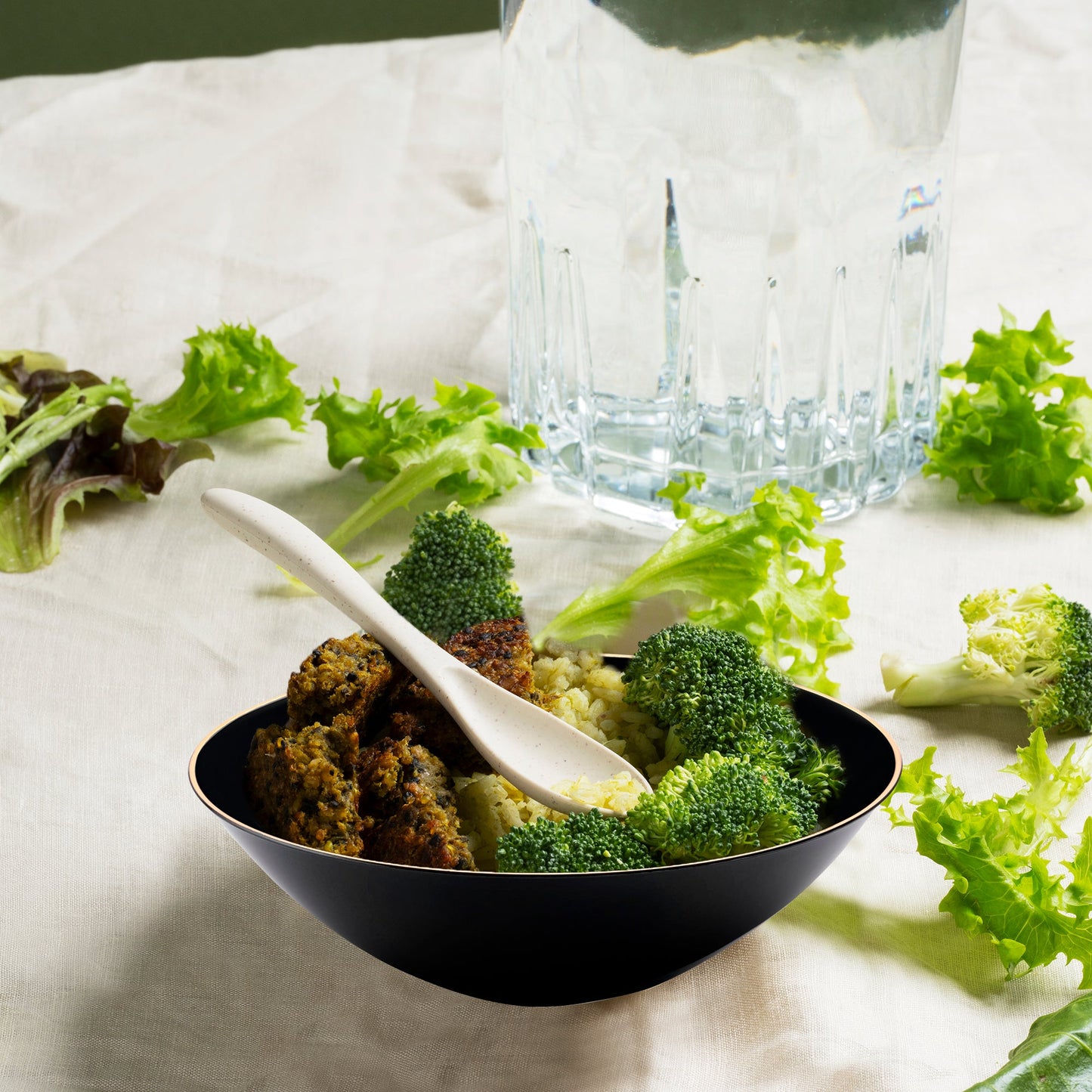 Black with Gold Rim Organic Round Disposable Plastic Soup Bowl (16 oz.) filled with savory meat, fluffy rice, and steamed broccoli