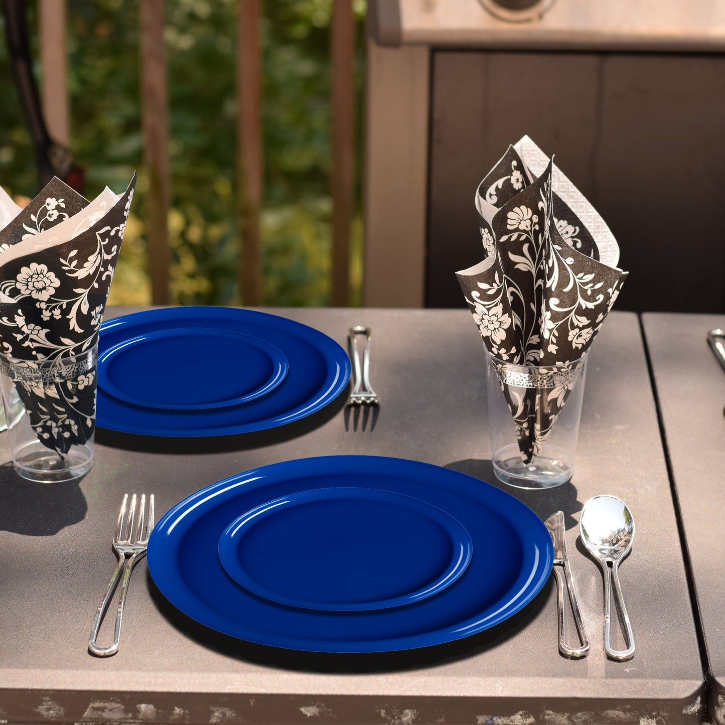Guests enjoyed seafood and pasta on 10" blue plates during a summer party near the ocean
