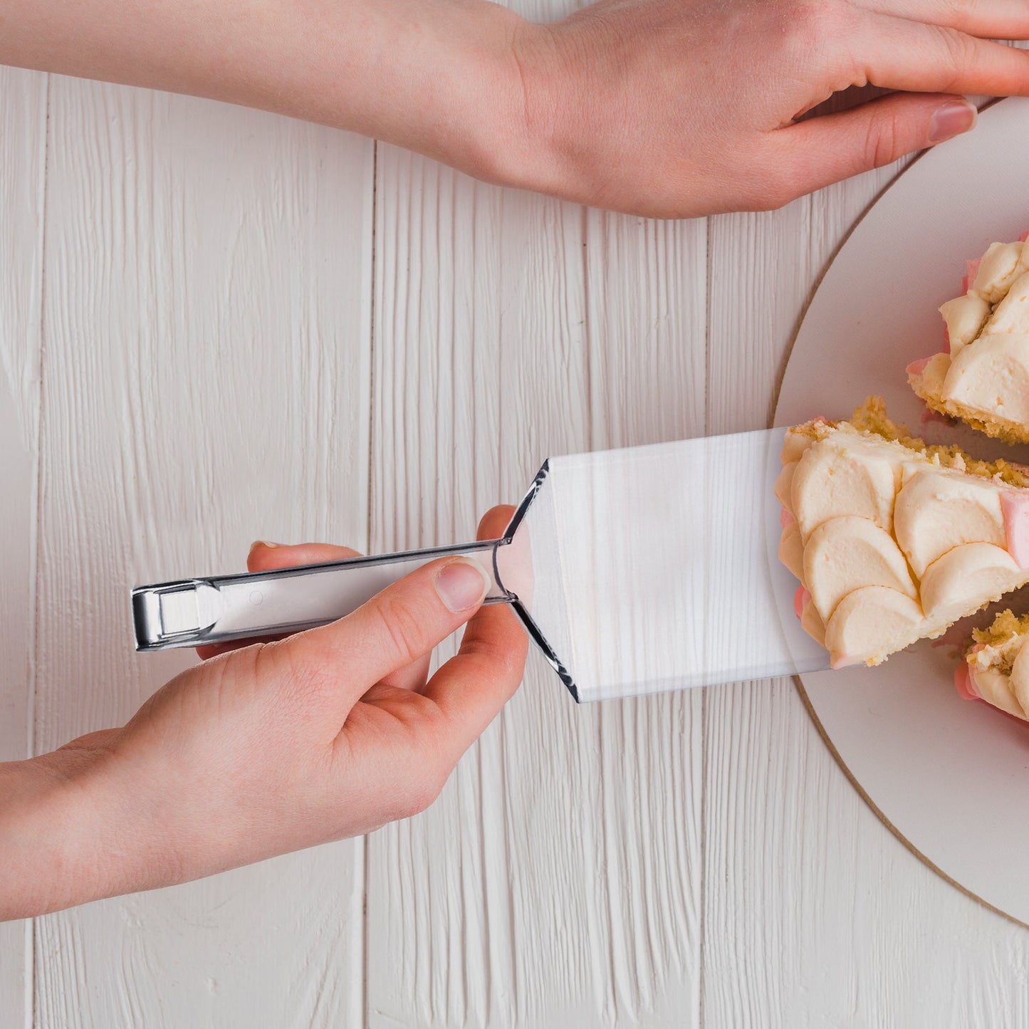 Large plastic spatulas offered a hygienic and efficient solution for hot food handling.