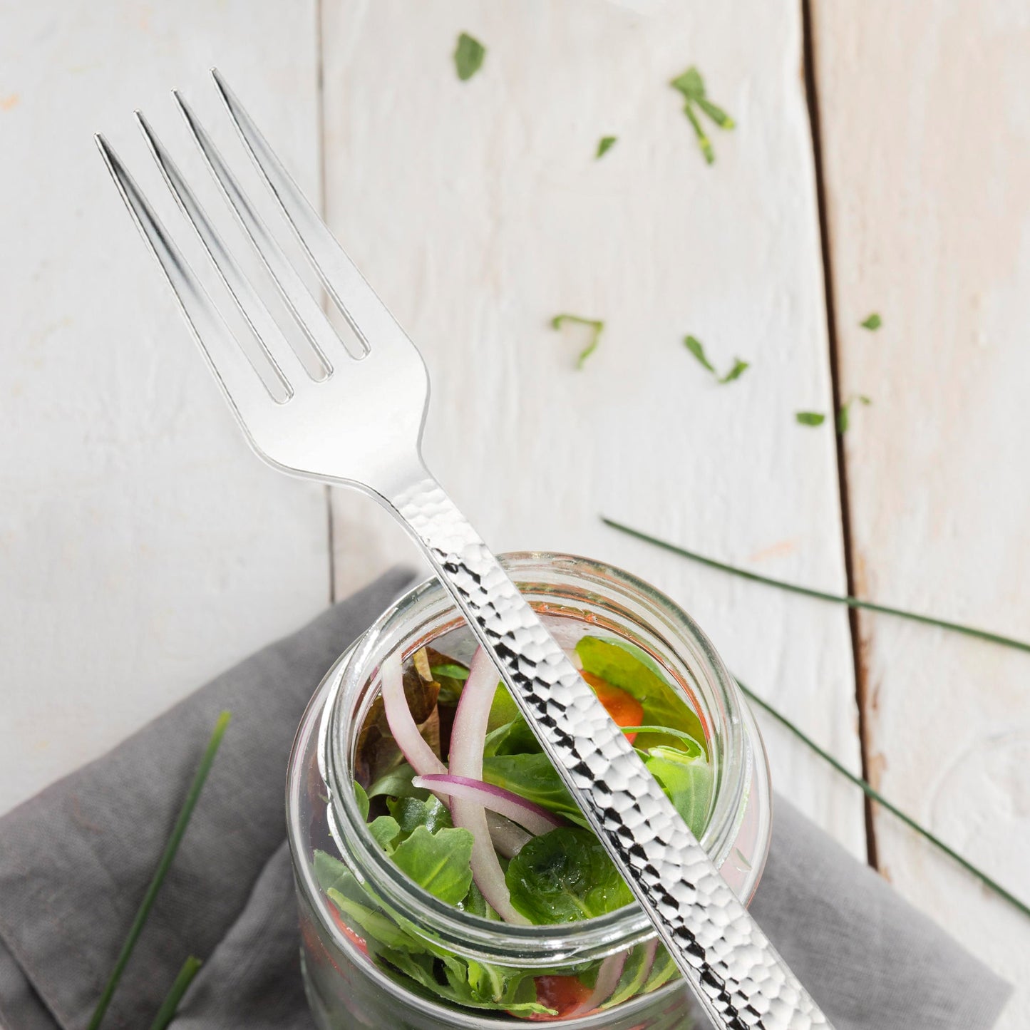 Modern hammered silver plastic forks, 7 inches, 1000-pack – Stylish and functional forks with a contemporary hammered handle design.