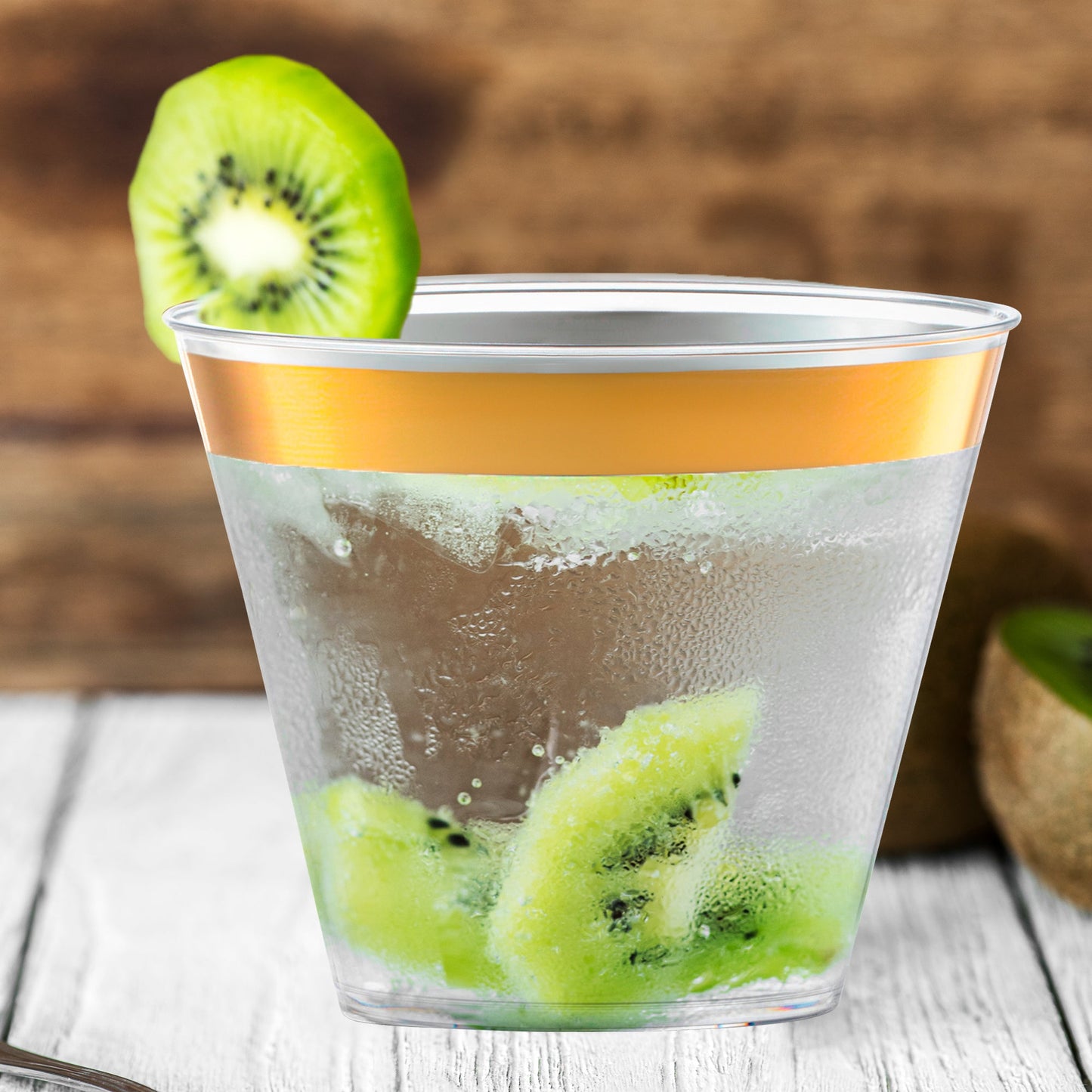 Perfect for receptions and upscale entertaining, these 9 oz. clear plastic cups feature a striking metallic gold rim