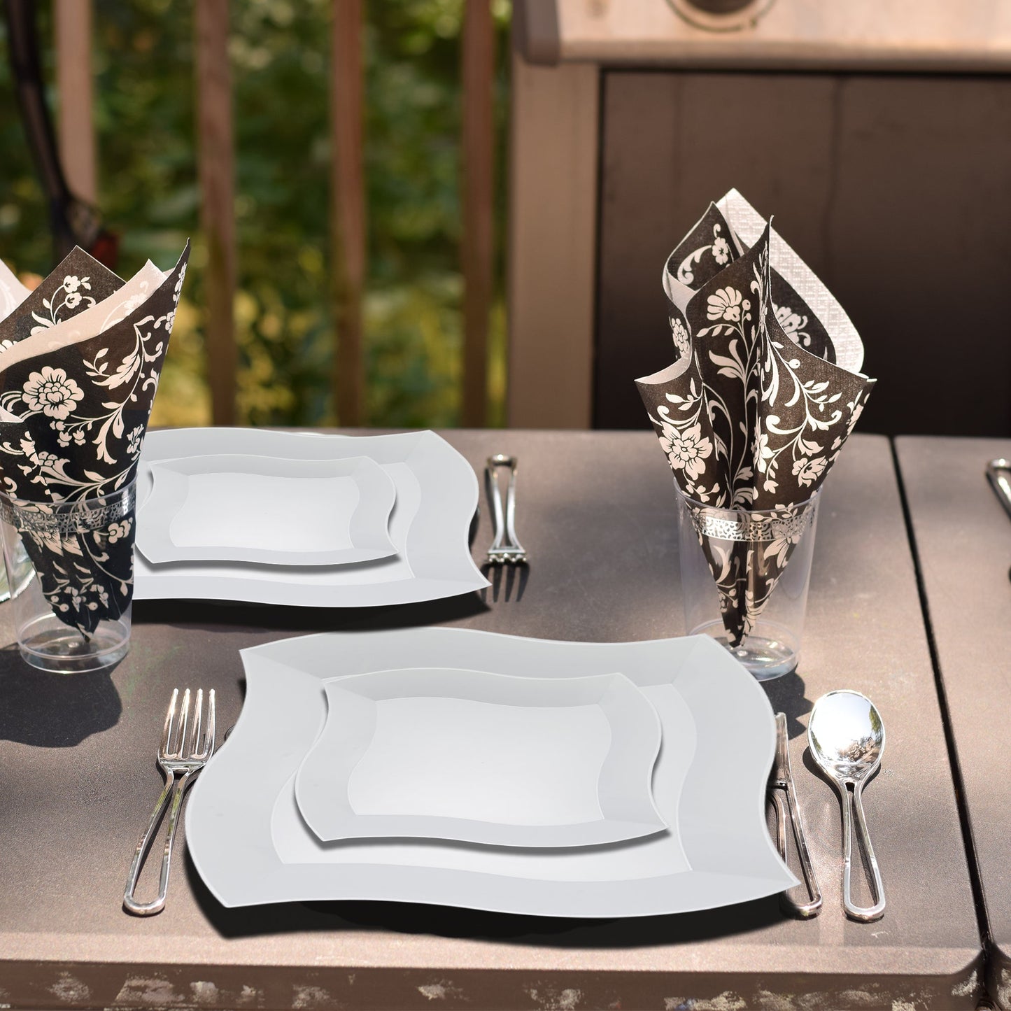 SKU 7900VP includes a 7" salad plate and a 10" dinner plate—perfectly sized to suit any occasion or event