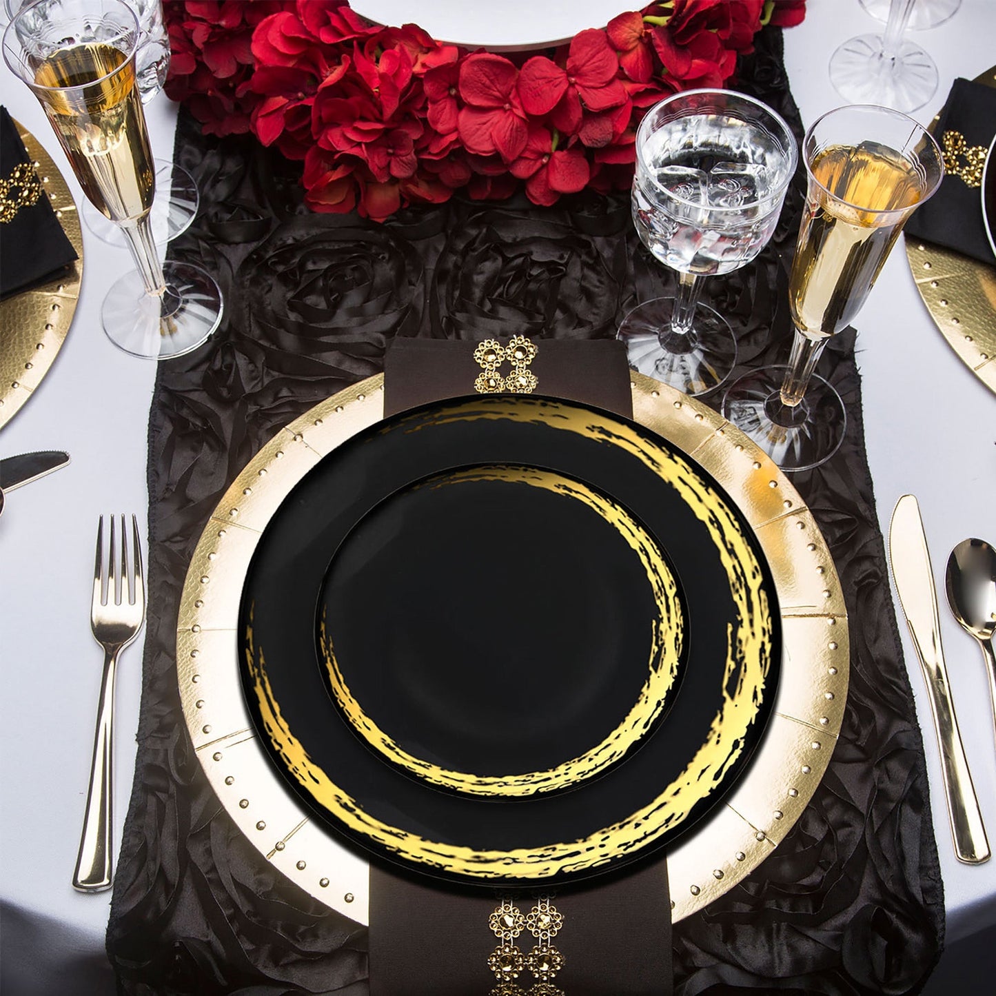 Set a refined and stylish atmosphere with the Black with Gold Moonlight Round Disposable Plastic Wedding Value Set, the ideal choice for upscale dinners and elegant celebrations