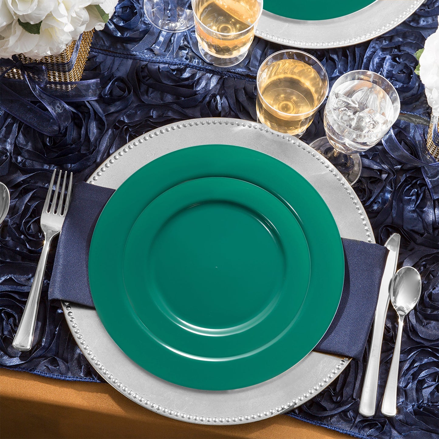 Solid Green Holiday Round Disposable Plastic Wedding Value Set, SKU 110GRVS20, includes 10.25" dinner plates, 7.5" appetizer plates, 7.25" forks, 8" knives, 6.25" spoons, and 4.5" cups
