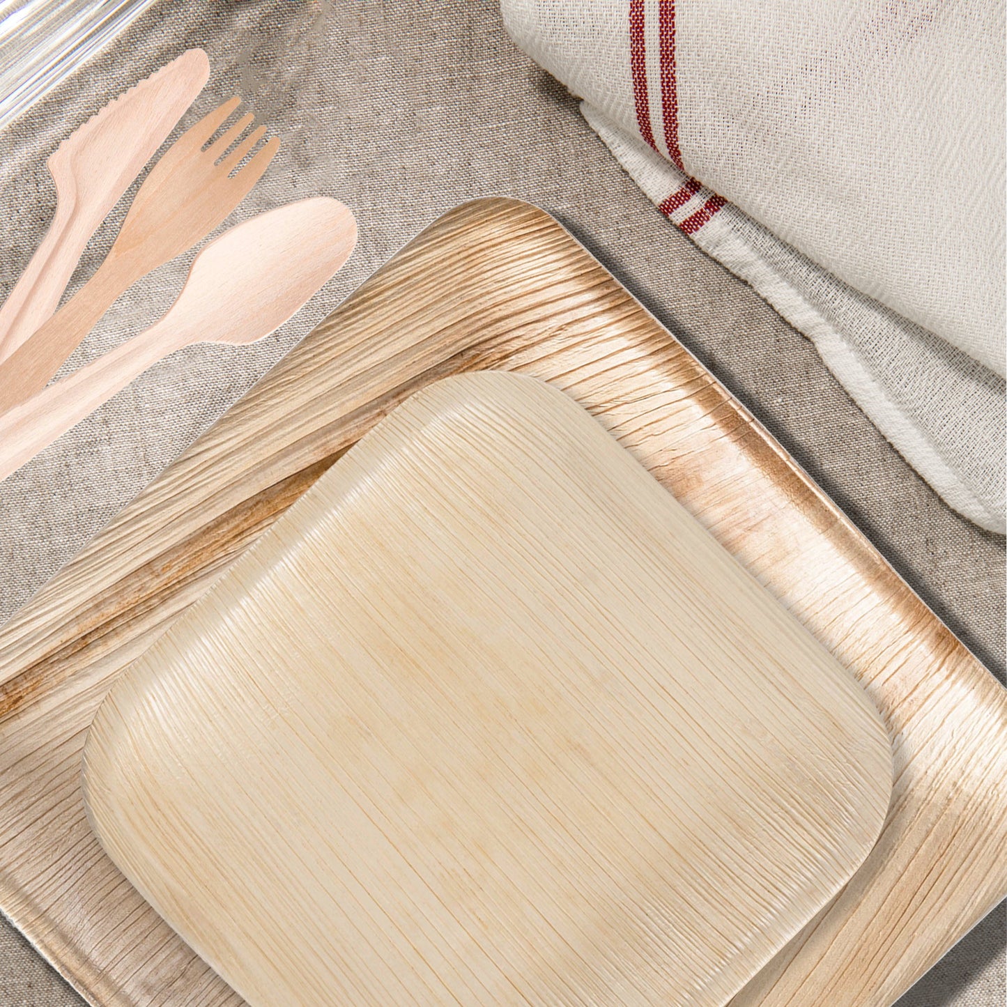 The Square Palm Leaf Eco Friendly Disposable Wedding Set includes perfect sizes and quantities for events