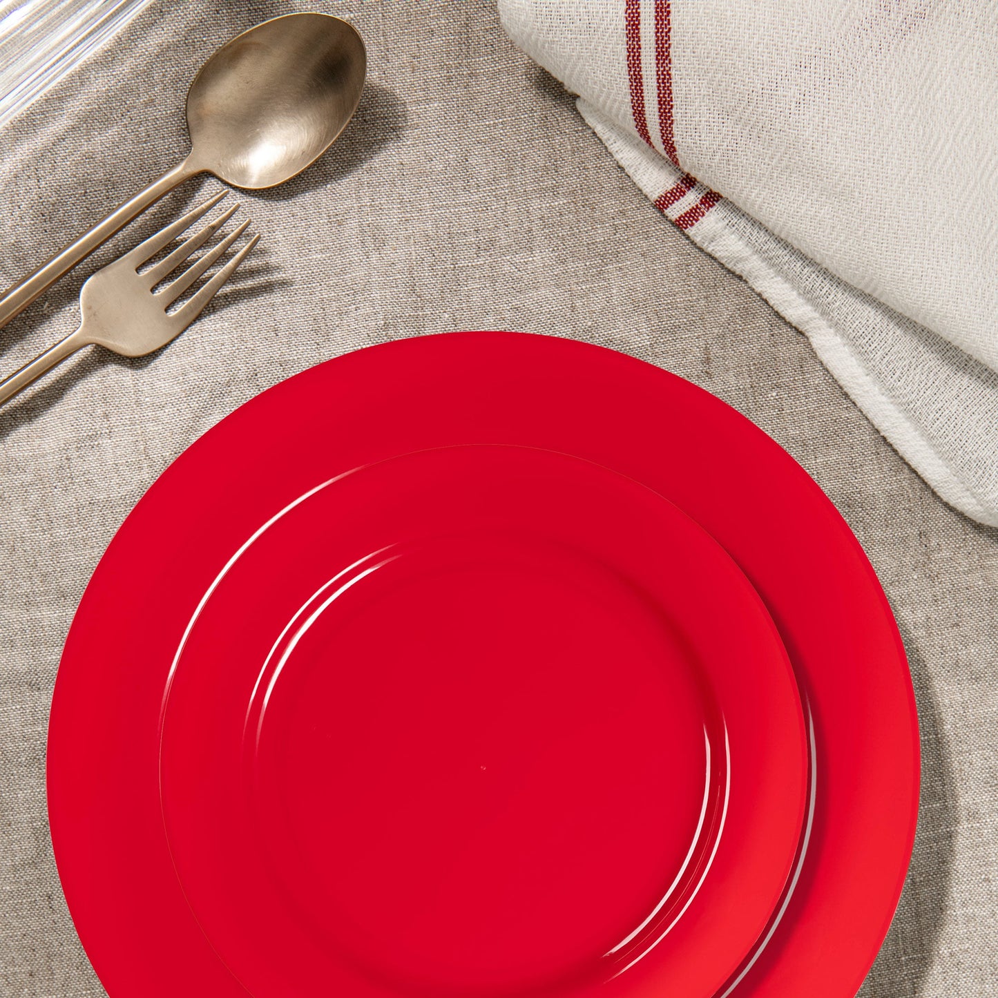 Value set includes 120 dinner plates and 120 salad plates, the ideal quantity for large gatherings