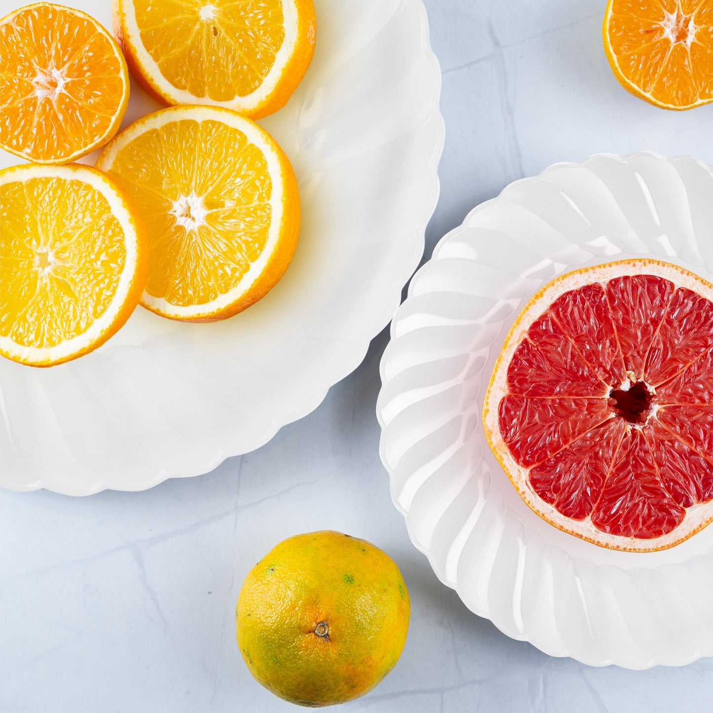 stylish and functional Clear Flair Plastic Dinner Plates (10.25") for both indoor and outdoor gatherings