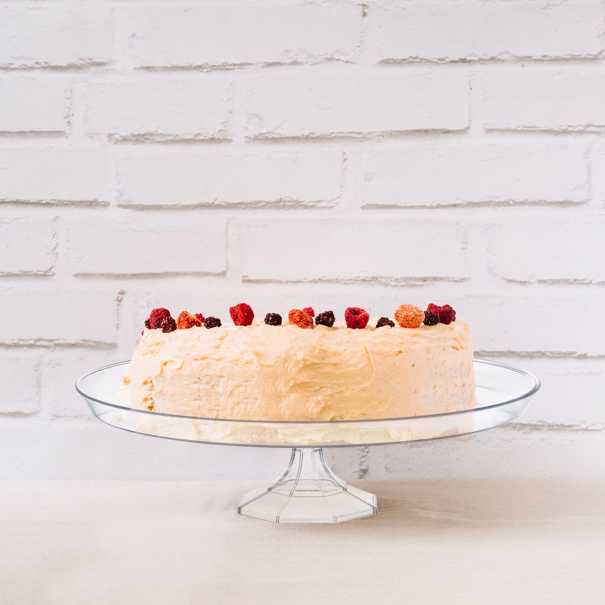 10.5" clear round stands were used for highlighting single-tier cakes.