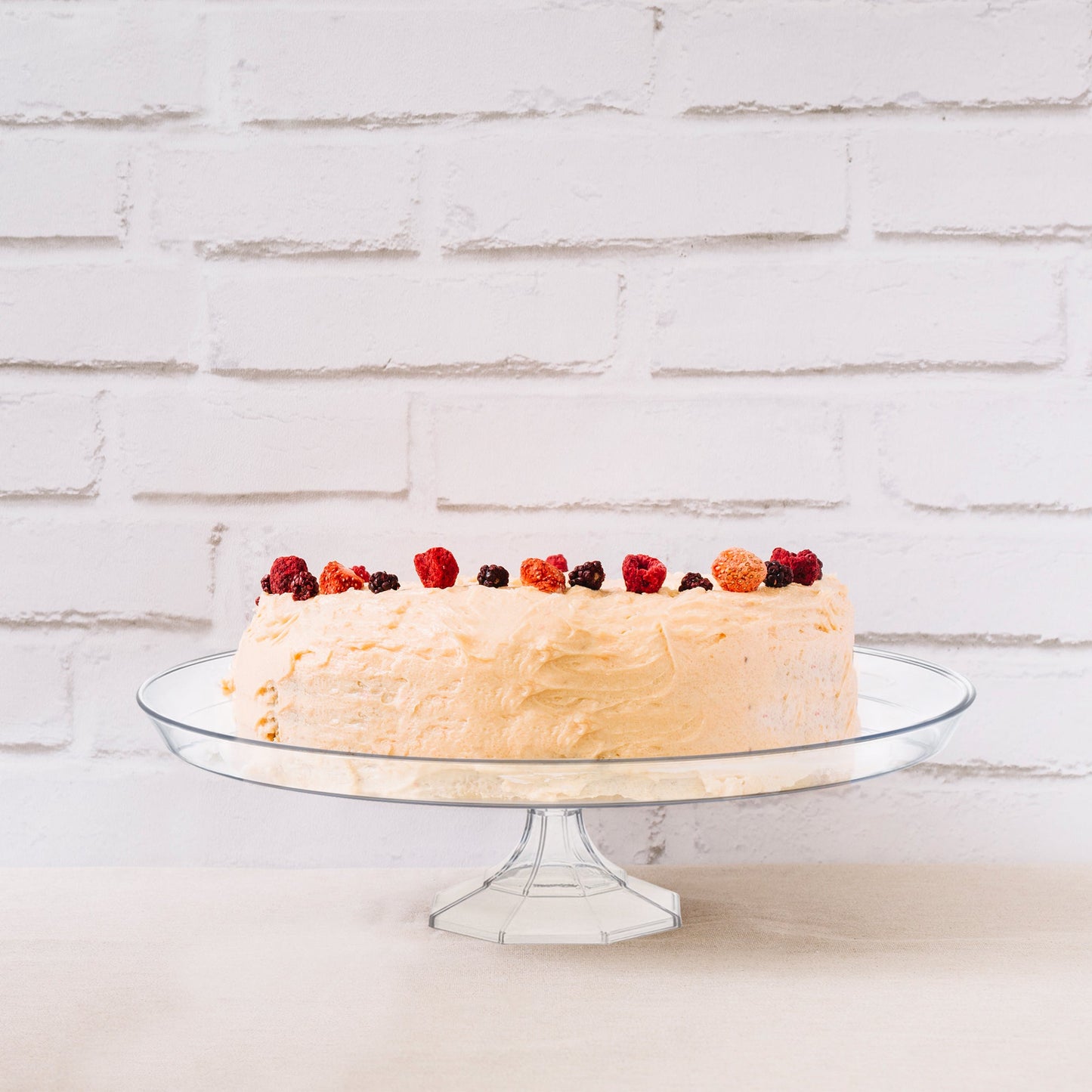 11.6" round clear stands provided a clean and modern cake display.