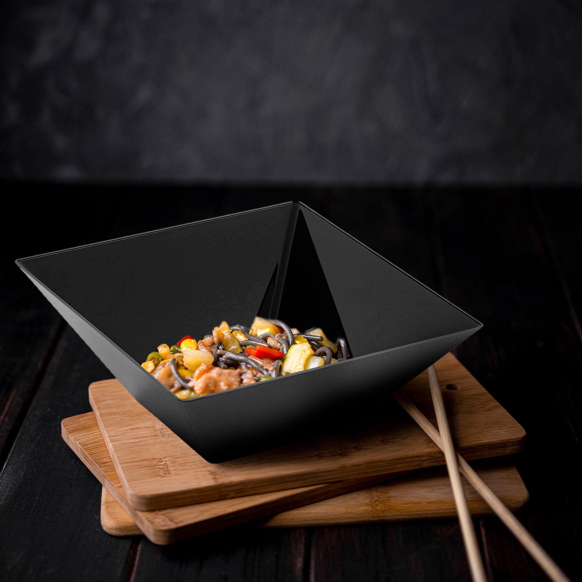 3-quart black bowls offered a sleek way to display side dishes during formal events.