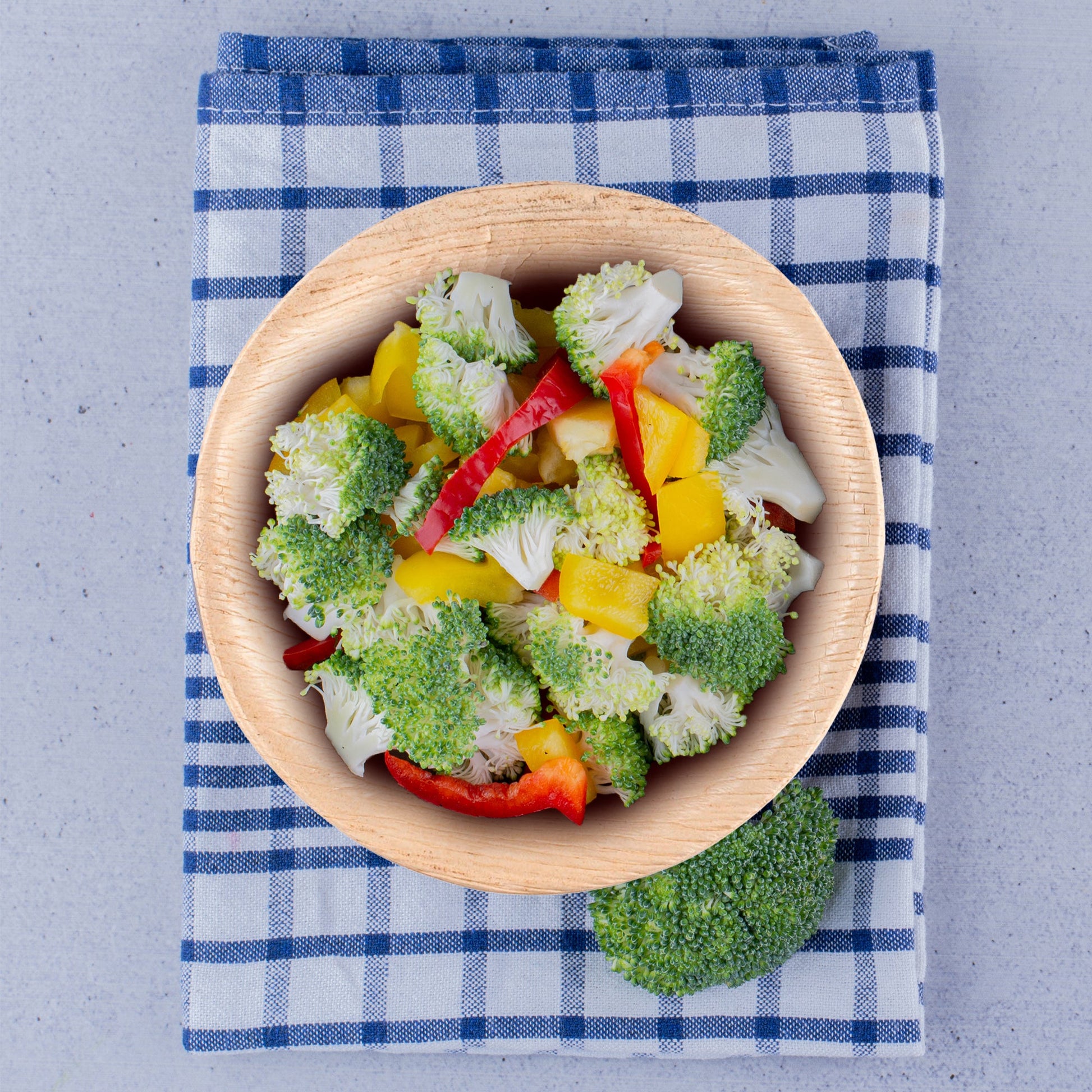 8 oz Palm Leaf Bowls served hearty soups and stews at a sustainable dinner gathering.