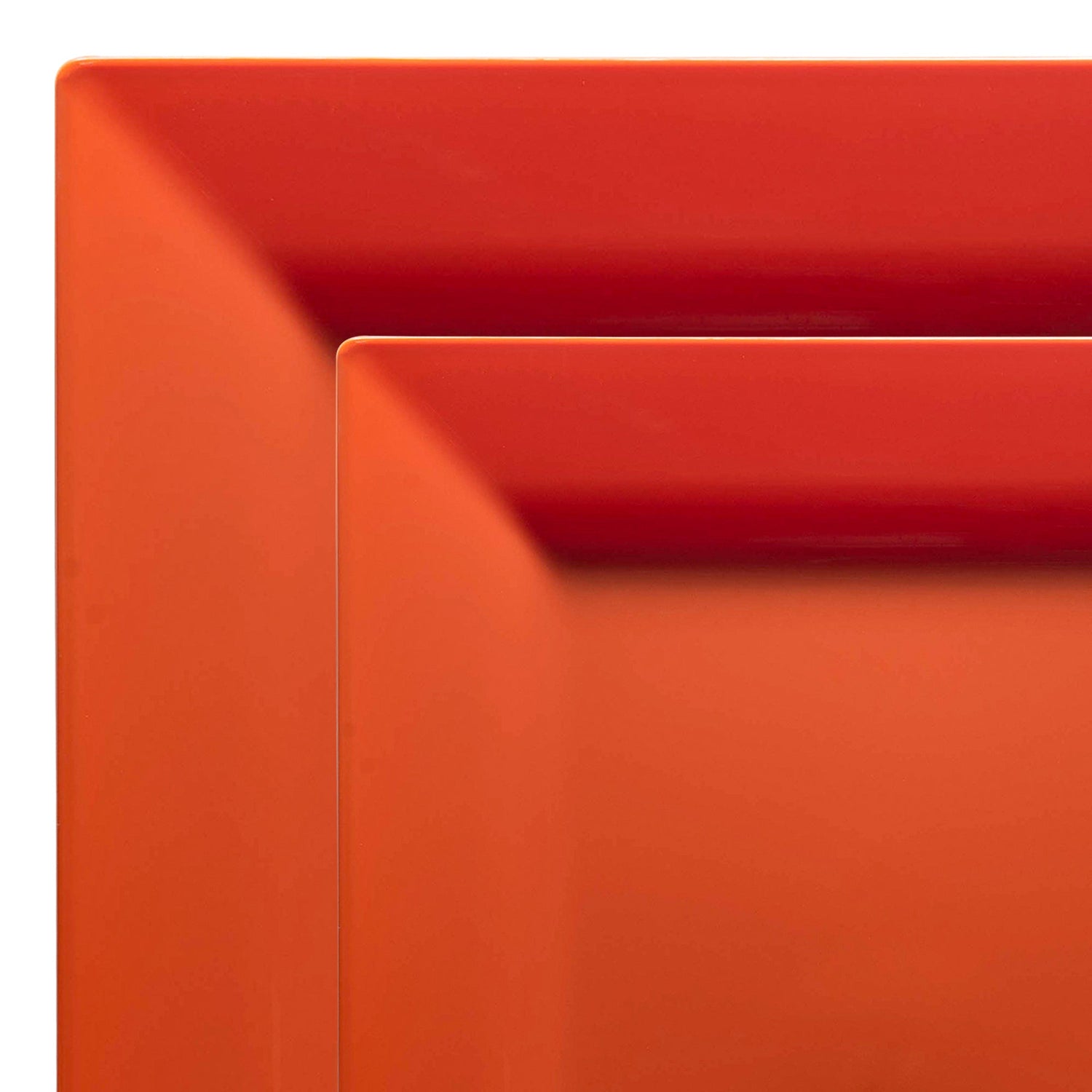 Add a vibrant touch to your table with this Burnt Orange Square Plastic Plates Dinnerware Set, featuring a modern square design