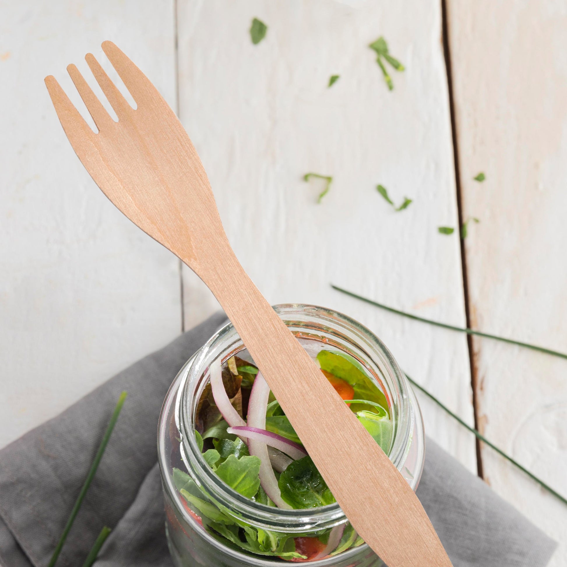 Compostable disposable birch dinner forks, 6.5 inches, 600 count – Strong and lightweight forks made for easy, waste-free disposal.