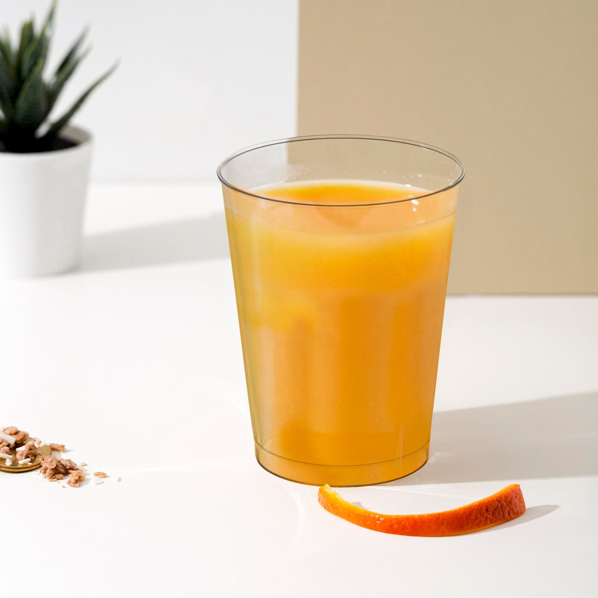 Crystal-clear round plastic cups, 10 oz capacity, providing a glass-like look with disposable convenience, 500-pack.