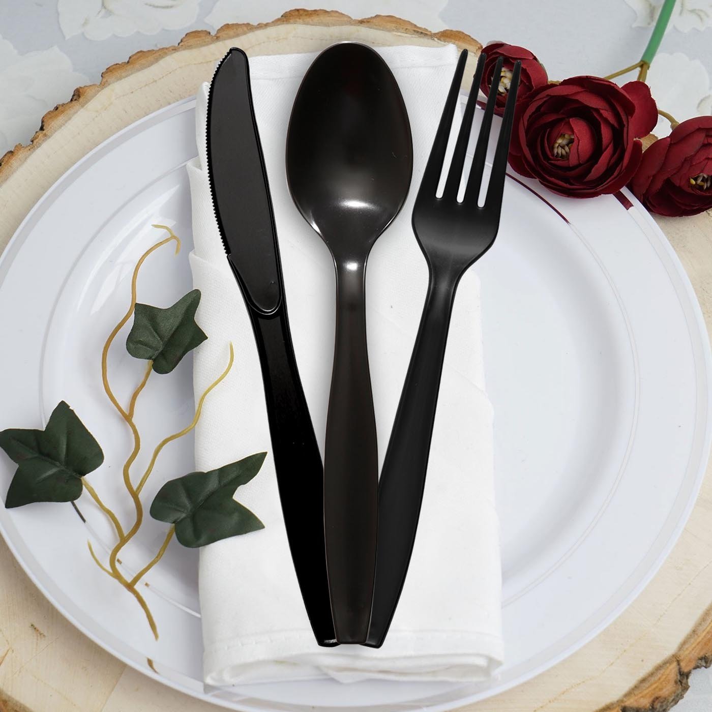 Elegant 7-inch black plastic forks with a refined look, ideal for weddings and formal gatherings