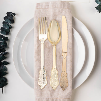 Elegant baroque gold plastic forks, 7.4-inch, 600-pack – Stylish disposable forks featuring a detailed baroque design and a polished gold look.