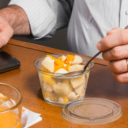 Secure and stackable clear plastic cups with lids for professional food presentation